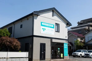 つぎて不動産の看板がある店舗の外観